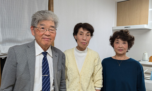 武藤勇さん（日基久世教会信徒）大釜たき江さん、高畑和美さん（西日本福音ルーテル津山教会信徒）